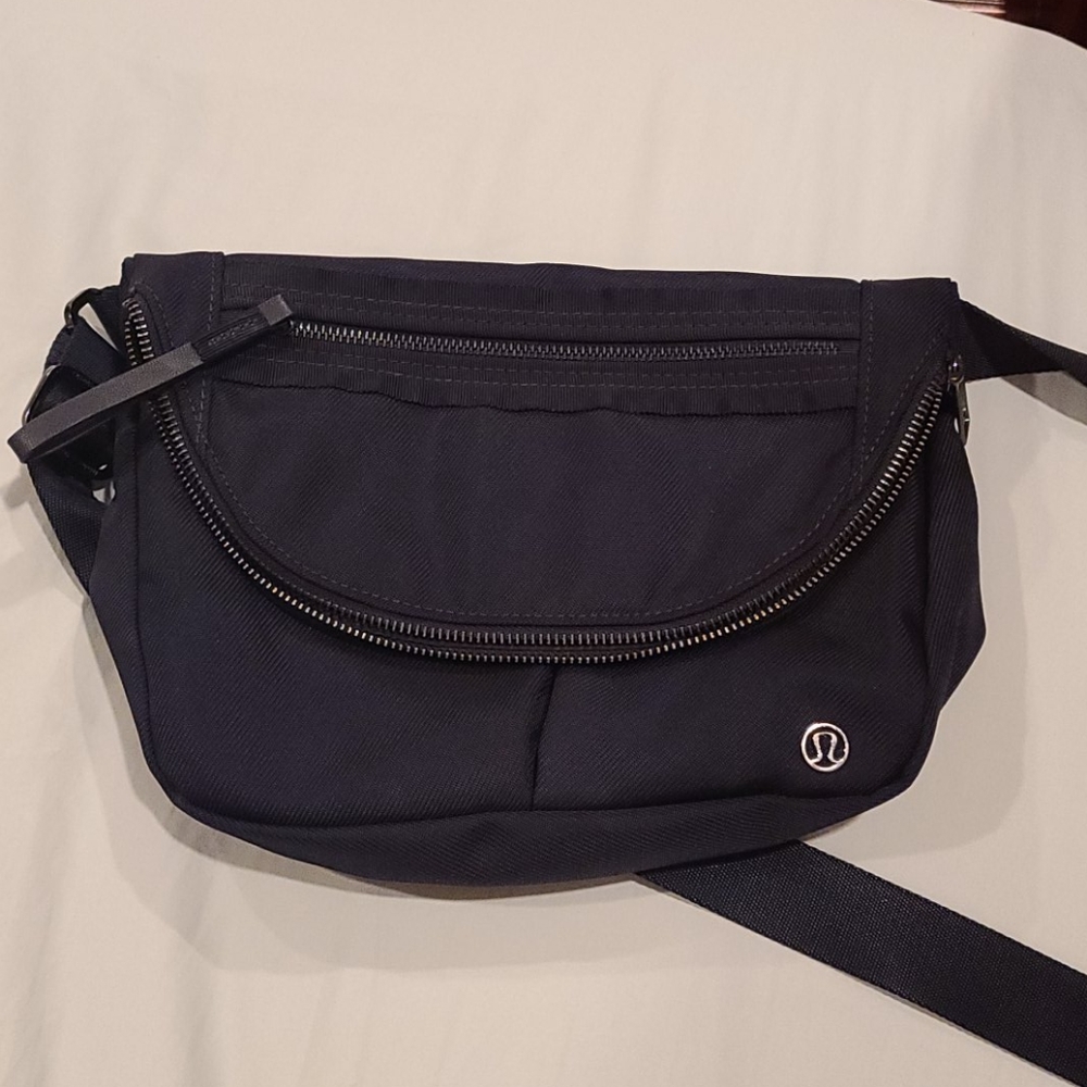 COPY - Lululemon crossbody